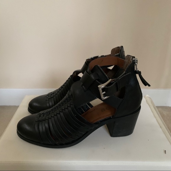 Black Heeled Shoes - Picture 1 of 4